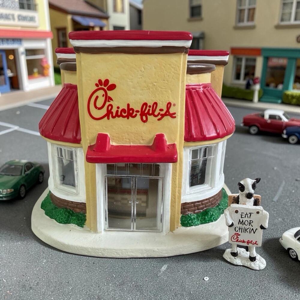 RARE Chick-Fil-A Restaurant w/ Windows Cow Figurine 2011 Collectible *READ*